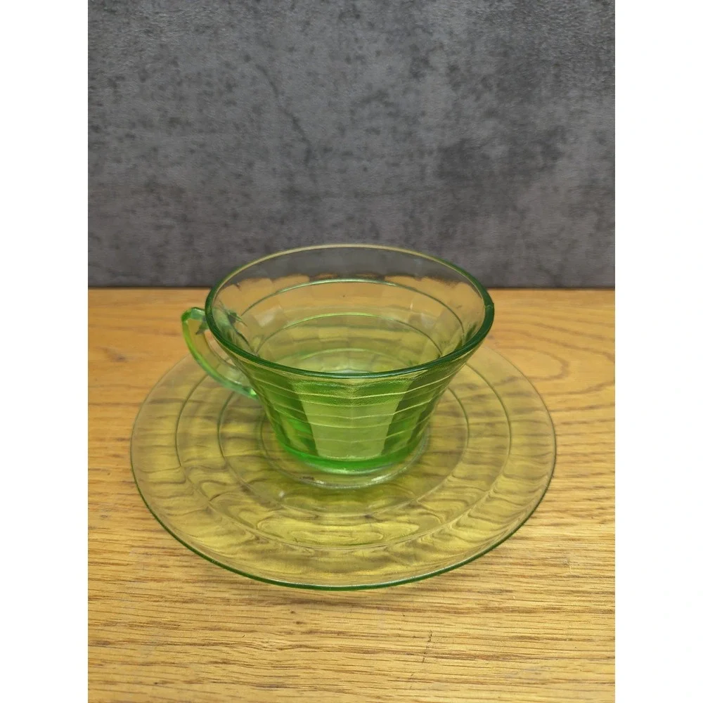 Vtg ANCHOR HOCKING Green Vasilene Depression Glass Cup And Saucer‎